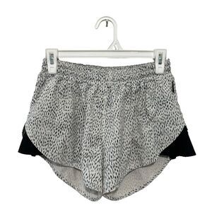 Lululemon Pleat to Street Shorts Dottie Dash Women's 6 White Black Dots Pleated